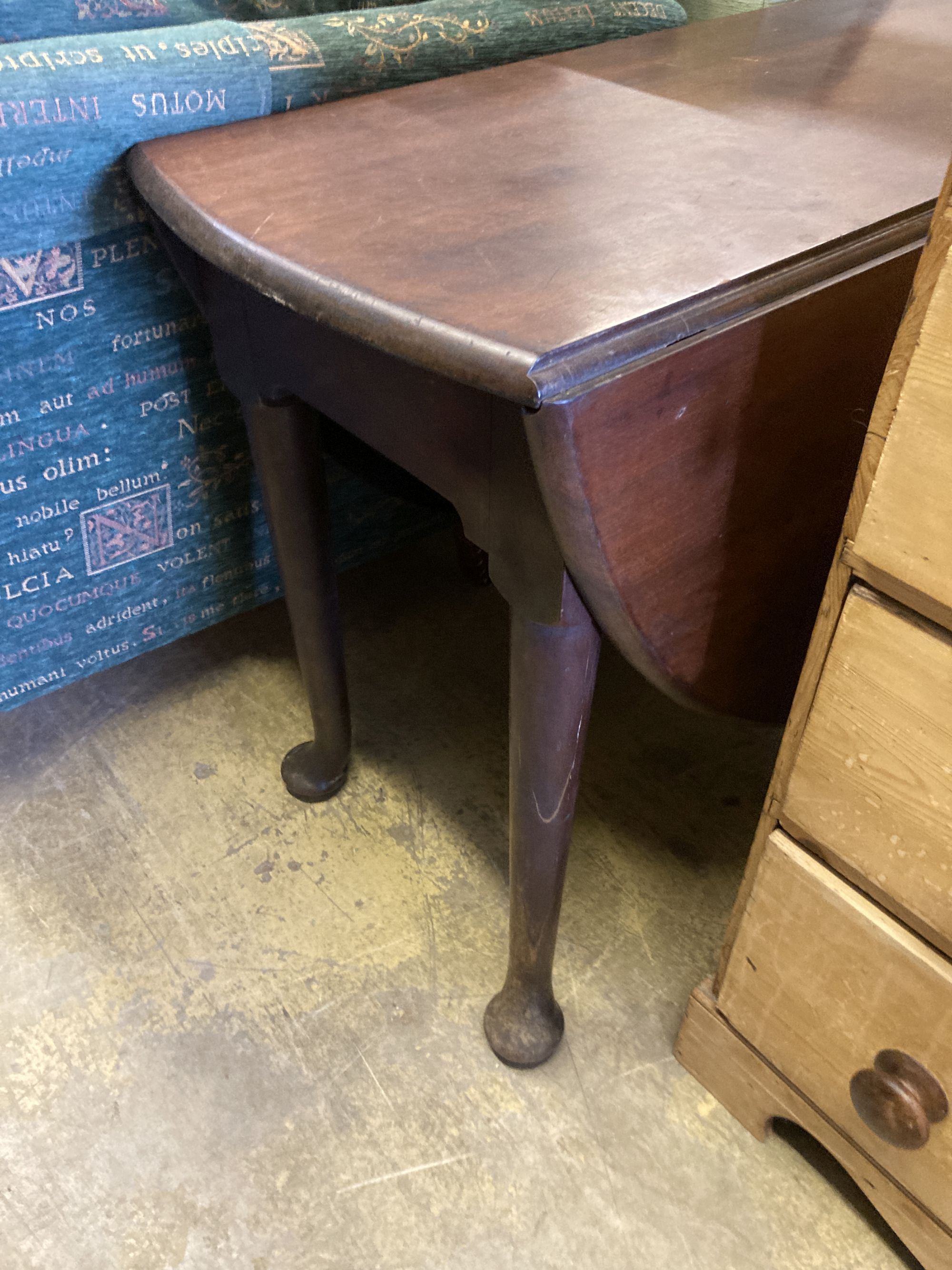 A George III oval mahogany drop leaf pad foot dining table, 142cm extended, width 122cm, height 71cm (in need of restoration)